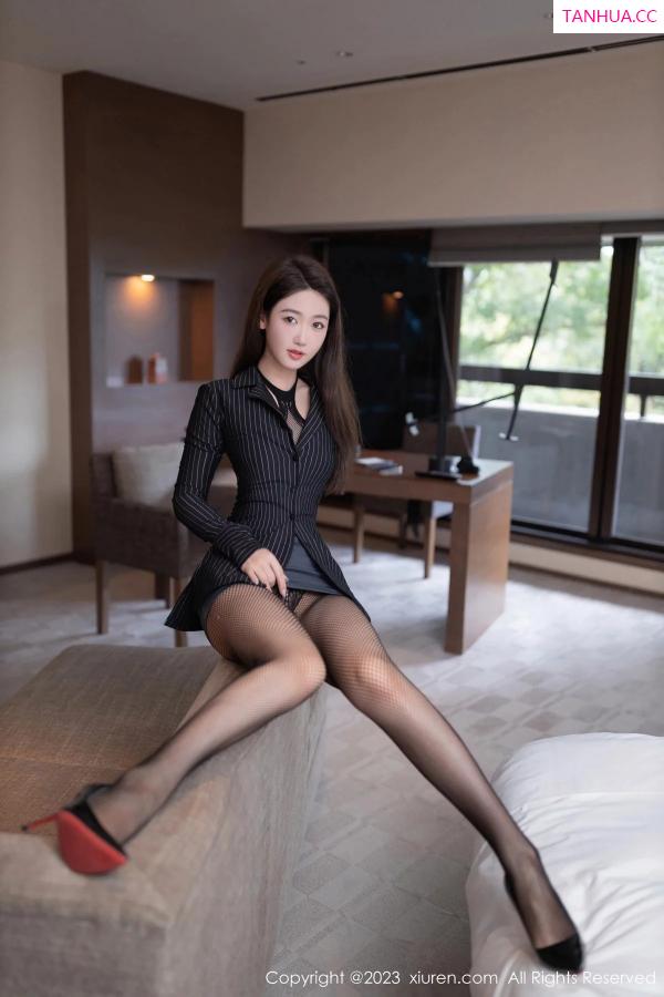唐安琪  [XiuRen]高清写真图 2023.12.25 No.7864 唐安琪 黑丝美腿第7张图片